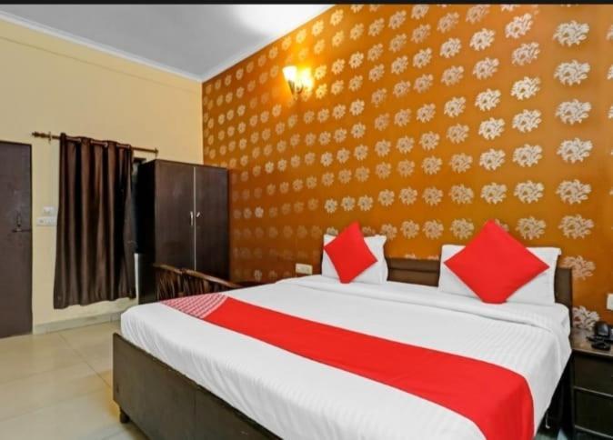 The Hotel Grace Place Inn 뉴델리 외부 사진