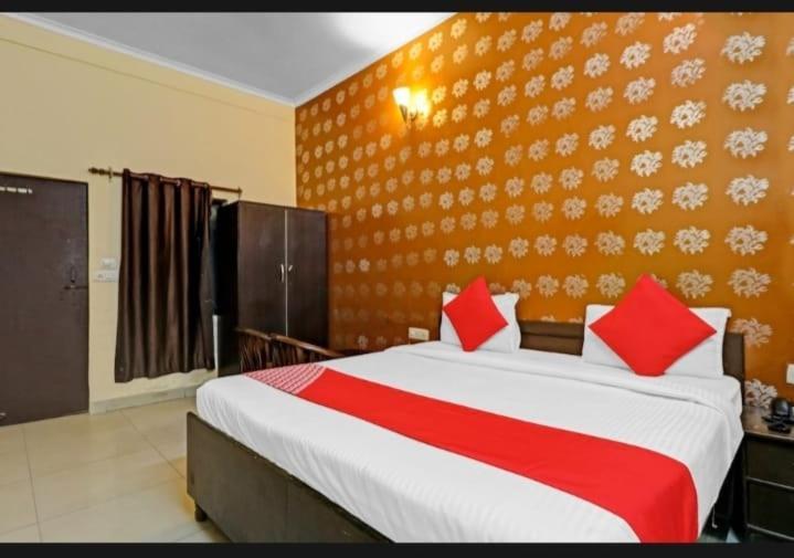 The Hotel Grace Place Inn 뉴델리 외부 사진