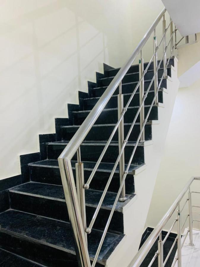The Hotel Grace Place Inn 뉴델리 외부 사진
